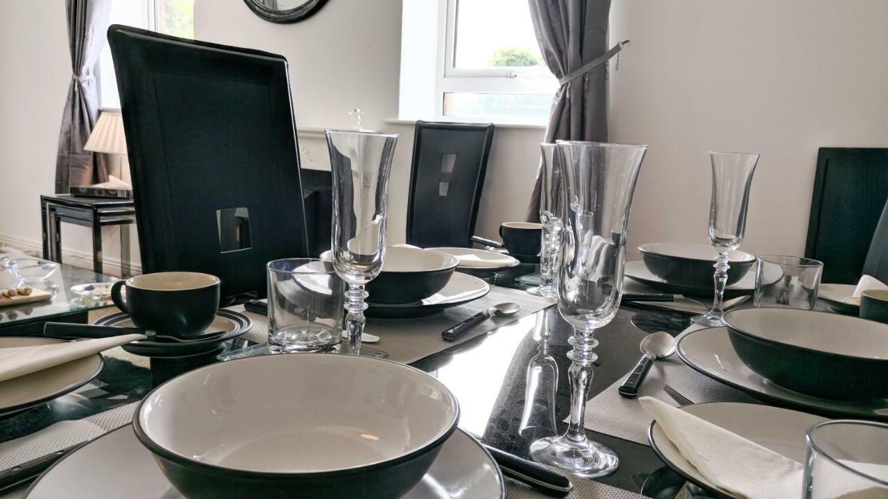 Riverview Luxury Short Stay Apartment Эннискорти Экстерьер фото