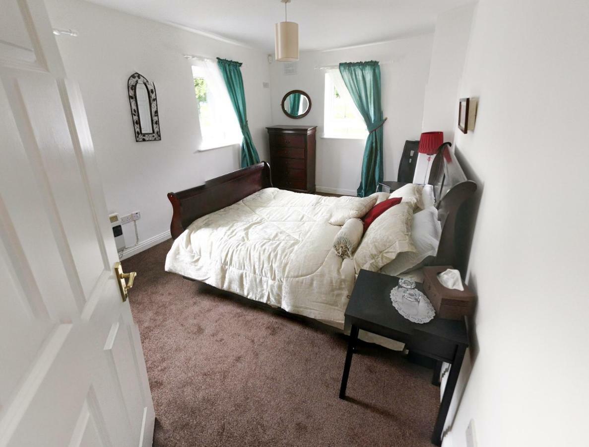 Riverview Luxury Short Stay Apartment Эннискорти Экстерьер фото