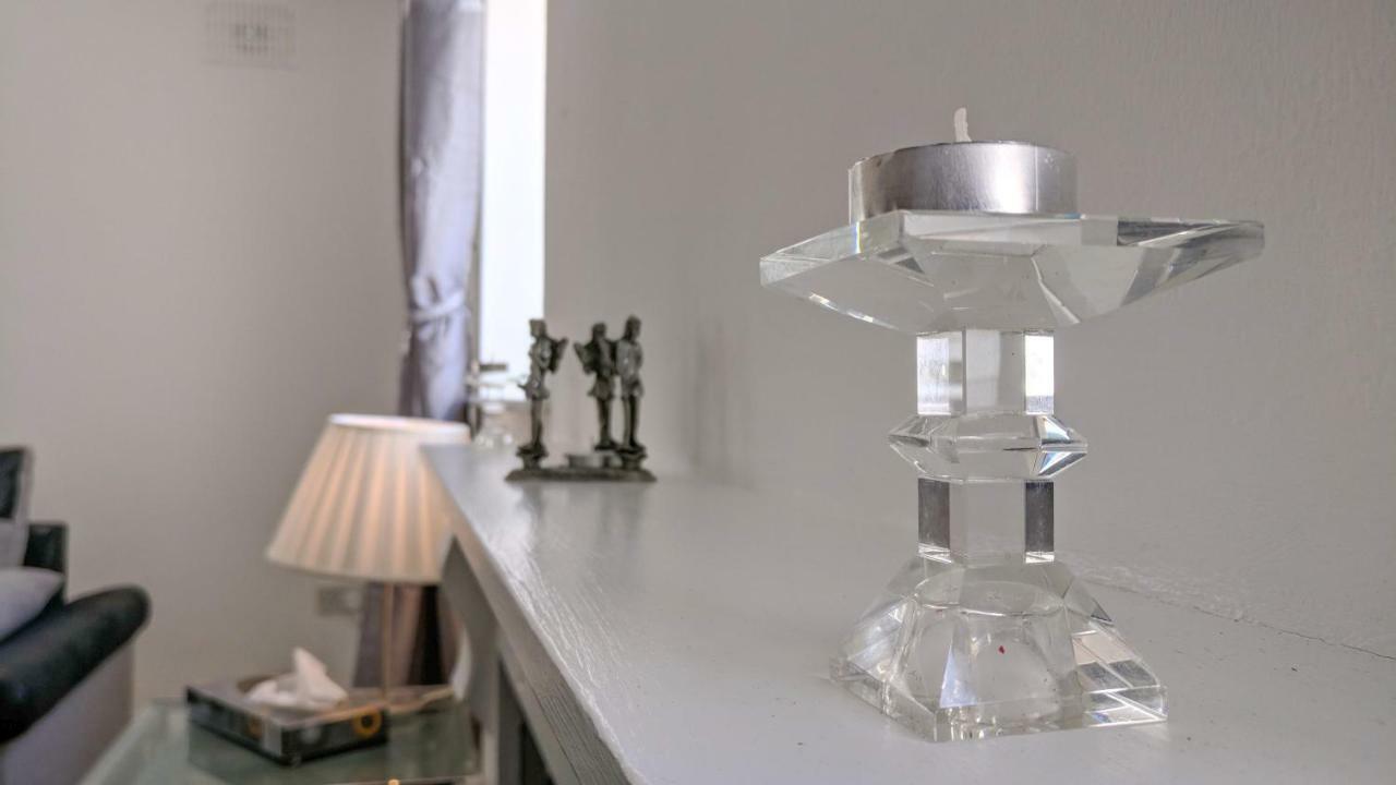 Riverview Luxury Short Stay Apartment Эннискорти Экстерьер фото