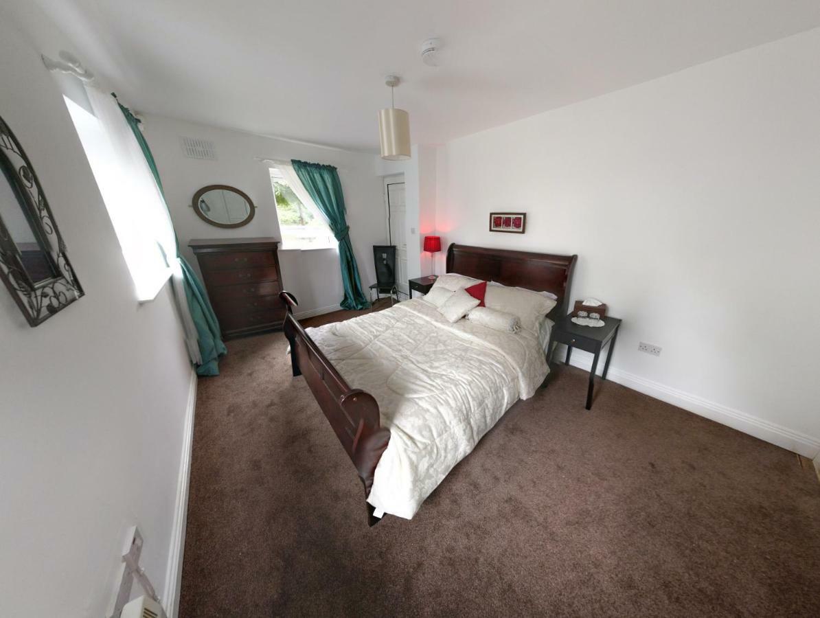 Riverview Luxury Short Stay Apartment Эннискорти Экстерьер фото