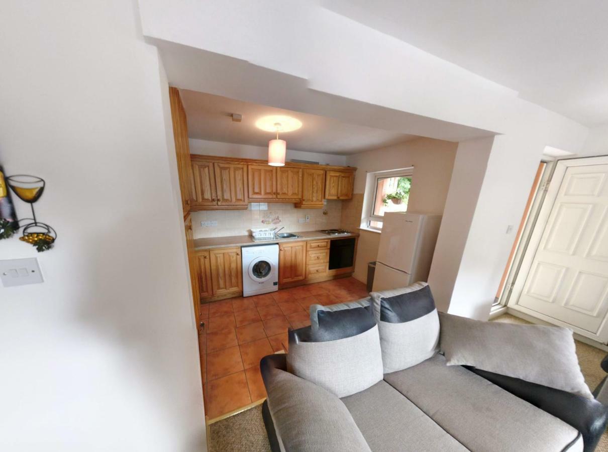 Riverview Luxury Short Stay Apartment Эннискорти Экстерьер фото