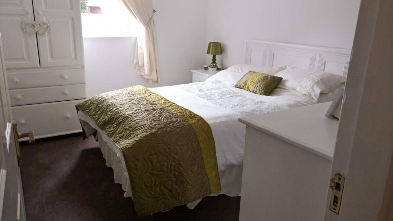 Riverview Luxury Short Stay Apartment Эннискорти Экстерьер фото