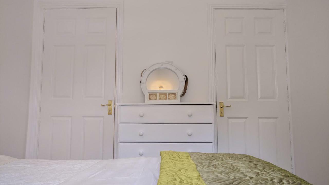 Riverview Luxury Short Stay Apartment Эннискорти Экстерьер фото
