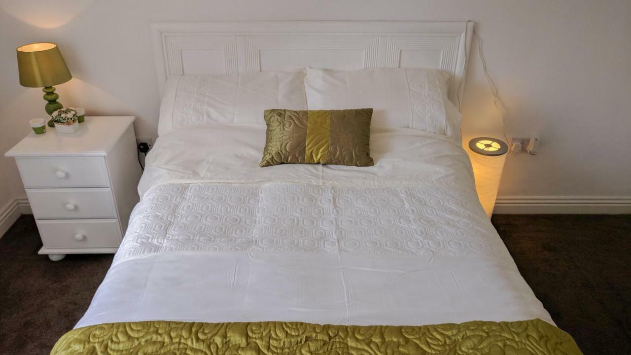 Riverview Luxury Short Stay Apartment Эннискорти Экстерьер фото