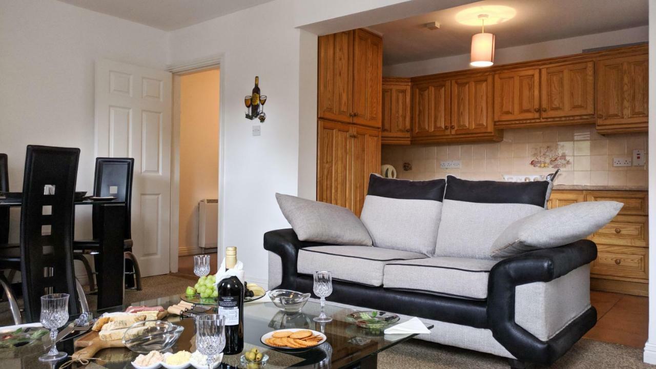 Riverview Luxury Short Stay Apartment Эннискорти Экстерьер фото